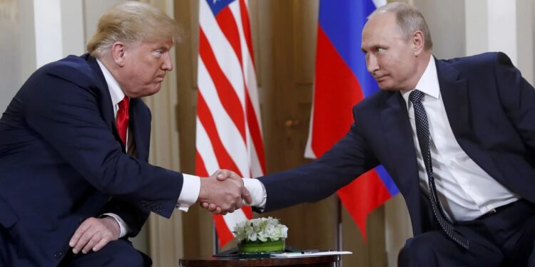 ترامب يُهاتف بوتين قبيل لقاء زيلينسكي: "مكالمة مثمرة" تسبق قمة فلوريدا 2025