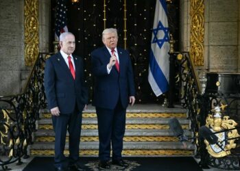 ترامب يهدد إيران بضربة عسكرية ويدعو حماس لتسليم الأسلحة! 2025