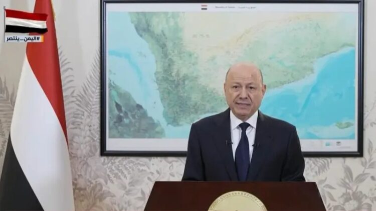 حرب الجنوب : العليمي يعلن "التمرد" رسميا يلغي الدفاع المشترك مع الإمارات ويمهل قواتها 24 ساعة لمغادرة اليمن 2025