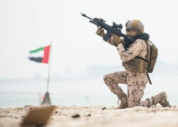 العليمي يلغي اتفاقية الدفاع المشترك مع الإمارات ويمنحها 24 ساعة للخروج من اليمن 2025