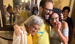 الكاتب الأمريكي سهراب أحمري يفتح النار على علاء عبد الفتاح: "عائلة ذات فكر عنيف.. ويجب إبعاده عن بريطانيا" 2025