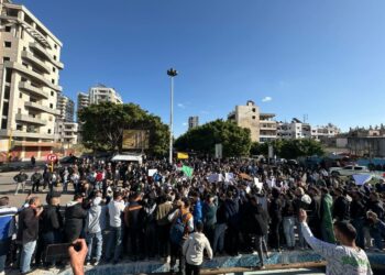 دماء في الساحل السوري.. سلطة الشرع تواجه تظاهرات الفيدرالية بالرصاص الحي والمدرعات "فيديو" 2025