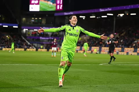 بيرنلي يواجه فولهام على حافة الهاوية.. هل تنتهي ليلة تيرف مور بإقالة باركر؟ 1 بيرنلي يواجه فولهام على حافة الهاوية.. هل تنتهي ليلة تيرف مور بإقالة باركر؟ 2025