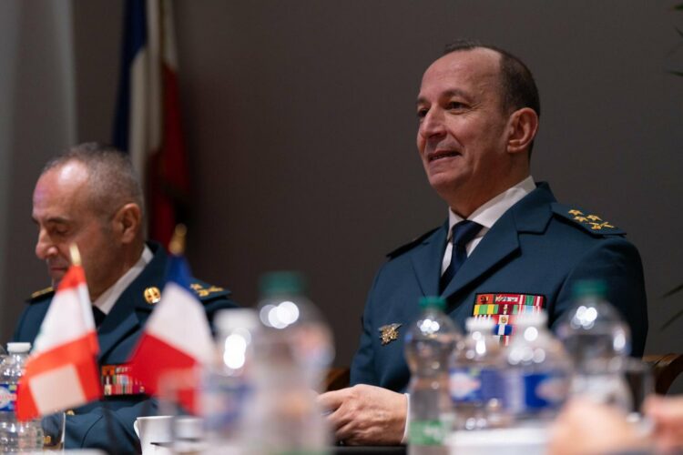 لقاء عسكري رفيع في باريس لبحث دعم الجيش اللبناني وسط تصعيد ميداني 2025