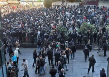 شيرين عبادي في رسالة عام 2026: آمل إزالة "العمائم السوداء" من اسم إيران وإسقاط خامنئي 2026