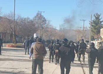 مقتل متظاهر بنيران مباشرة وحملة اعتقالات واسعة تطال العشرات في مدن إيران "صورة" 2026