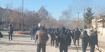 مقتل متظاهر بنيران مباشرة وحملة اعتقالات واسعة تطال العشرات في مدن إيران "صورة" 2026