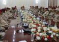 عدن تشهد اجتماعًا عسكريًا استثنائيًا لتوحيد الجهود ضد الحوثيين وتعزيز الأمن الوطني 2026