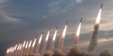 طهران تتحدّى ترامب: القواعد الأمريكية تحت الصورايخ الإيرانية وأي تدخل سيواجه برد عسكري 2026