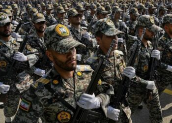 إيران تهدد بضرب القواعد الأميركية في الشرق الأوسط.. وتحذيرات من أى تحرك عسكري أميركي 2026