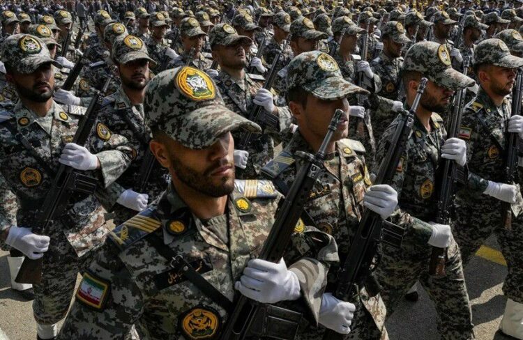 إيران تهدد بضرب القواعد الأميركية في الشرق الأوسط.. وتحذيرات من أى تحرك عسكري أميركي 2026