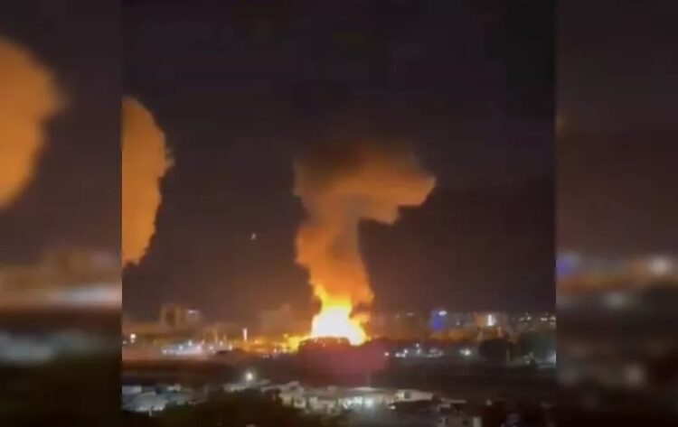 عاجل: الجيش الأمريكي تبدأ عملية عسكرية في فنزويلا وغارات تدمّر منظومات الدفاع الجوي بكاراكاس "فيديو" 2026