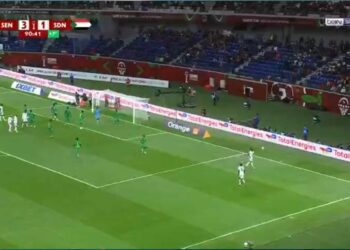 أسود التيرانغا "منتخب السنغال " تعبر.. لكن صورة طفل سوداني باكٍ في المدرجات تخطف الكاميرا من ماني 2026