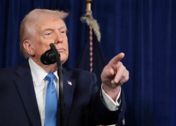 ترامب يعلن خطة سيطرة كاملة على فنزويلا: محاكمة مادورو وإدخال شركات النفط الأمريكية 2026