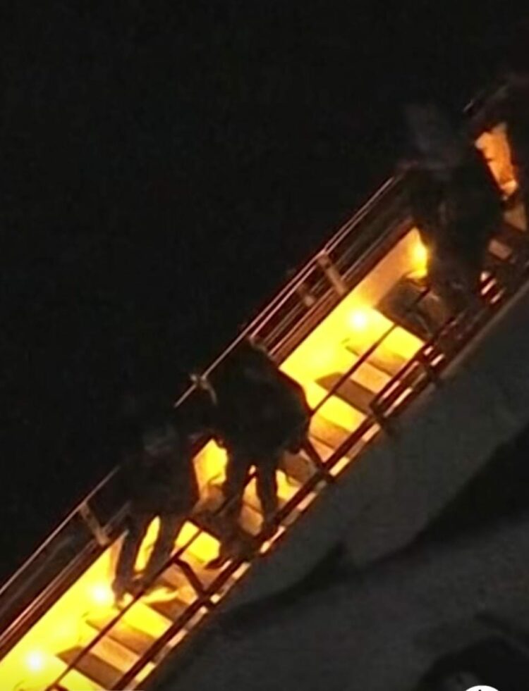 الصور الأولى… لوصول الرئيس الفنزويلي مادورو إلى أمريكا هو وزوجته تمهيدا لمحاكمتهم 2026