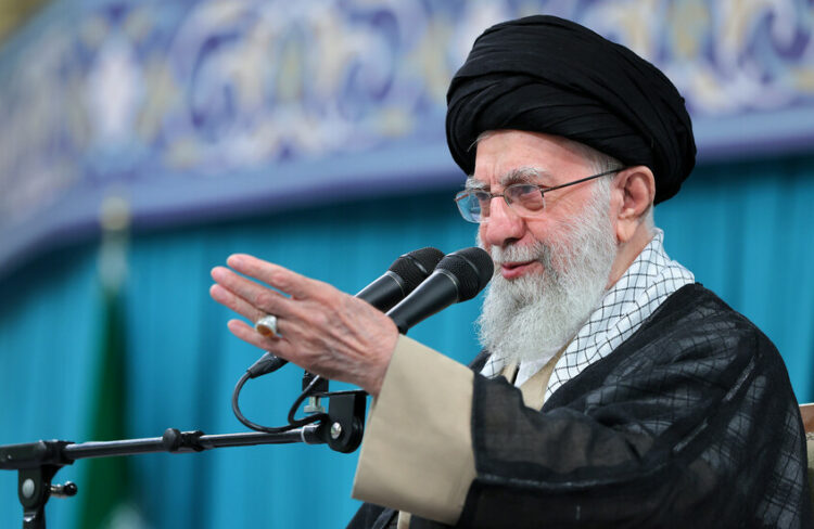 بين مطرقة ترامب وسندان الشارع.. خامنئي يخطط للفرار إلى روسيا بـ 95 مليار دولار 2026