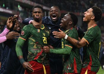 الكاميرون تطيح بجنوب إفريقيا وتضرب موعدا ناريا مع المغرب في ربع نهائي "الكان" 2026