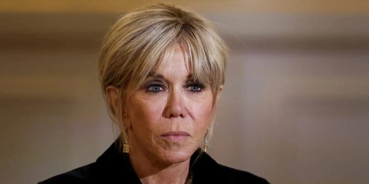 القضاء الفرنسي يدين 10 أشخاص بالتحرش بالسيدة الأولى بريجيت ماكرون 1 القضاء الفرنسي يدين 10 أشخاص بالتحرش بالسيدة الأولى بريجيت ماكرون 2026