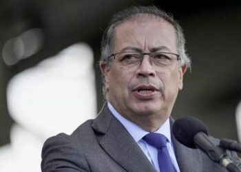 رئيس كولومبيا يدعو لتحالف إقليمي لمواجهة التدخل الأمريكي في فنزويلا ويتهم ترامب بمحاكاة أساليب هتلر ونتنياهو 1 رئيس كولومبيا يدعو لتحالف إقليمي لمواجهة التدخل الأمريكي في فنزويلا ويتهم ترامب بمحاكاة أساليب هتلر ونتنياهو 2026