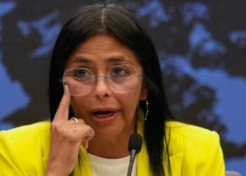 رهان النفط: واشنطن تدعم ديلسي رودريغيز رئيسة لفنزويلا.. لماذا فضل ترامب "ابنة النظام" على المعارضة؟ 2026