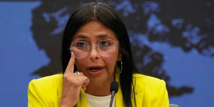 رهان النفط: واشنطن تدعم ديلسي رودريغيز رئيسة لفنزويلا.. لماذا فضل ترامب "ابنة النظام" على المعارضة؟ 2026