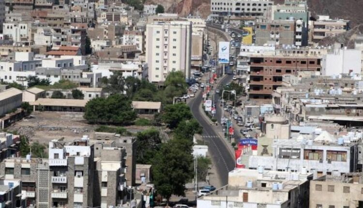 ماذا يحدث في المعاشيق؟ تفاصيل دوي الانفجارات وإطلاق النار في العاصمة المؤقتة عدن. 2026