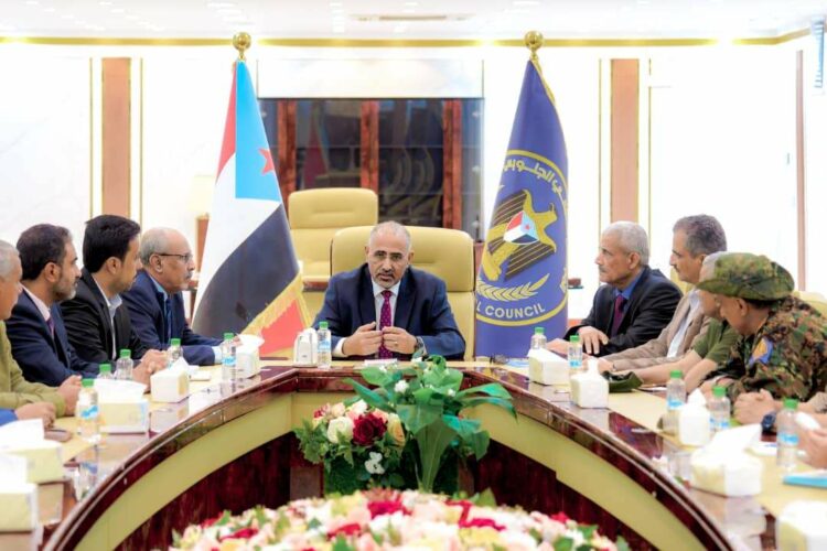 غياب الزبيدي: كيف ربط أكاديمي إماراتي بين غياب رئيس المجلس الانتقالي الجنوبي عن الرياض واحتجاز سعد الحريري؟ 1 غياب الزبيدي: كيف ربط أكاديمي إماراتي بين غياب رئيس المجلس الانتقالي الجنوبي عن الرياض واحتجاز سعد الحريري؟ 2026