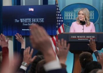 البيت الأبيض يسيطر على عائدات النفط الفنزويلي ويعلن خطة لإعادة تأهيل الطاقة في فنزويلا 2 البيت الأبيض يسيطر على عائدات النفط الفنزويلي ويعلن خطة لإعادة تأهيل الطاقة في فنزويلا 2026