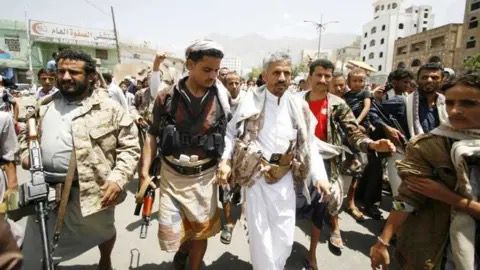 تحركات الإخوان المسلمين في اليمن.. استغلال التوتر وإدارة الفوضى لتعزيز النفوذ 1 تحركات الإخوان المسلمين في اليمن.. استغلال التوتر وإدارة الفوضى لتعزيز النفوذ 2026