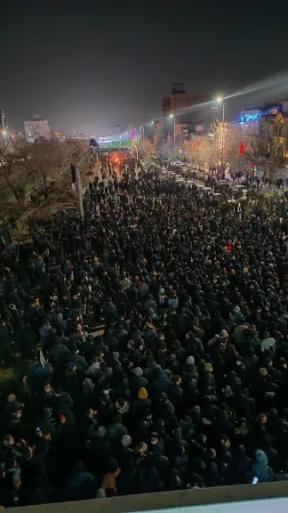 استنفار دولي لدعم احتجاجات إيران.. واشنطن وبروكسل تحذران خامنئي من "نقطة اللاعودة" 1 استنفار دولي لدعم احتجاجات إيران.. واشنطن وبروكسل تحذران خامنئي من "نقطة اللاعودة" 2026