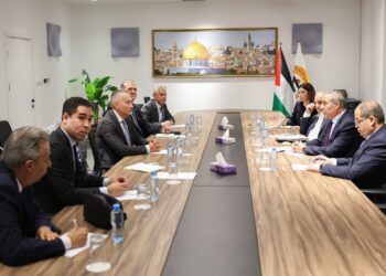 غزة نحو "إدارة انتقالية".. تفاصيل لقاء حسين الشيخ ومبعوث ترامب المرتقب "ميلادينوف" 2026