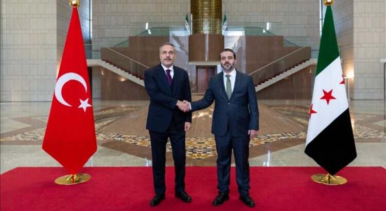 سوريا : أنقرة تتحرك بين دمشق وواشنطن لاحتواء انفجار حلب.. جدل تركي داخلي حول الحوار مع “قسد” 1 سوريا : أنقرة تتحرك بين دمشق وواشنطن لاحتواء انفجار حلب.. جدل تركي داخلي حول الحوار مع “قسد” 2026