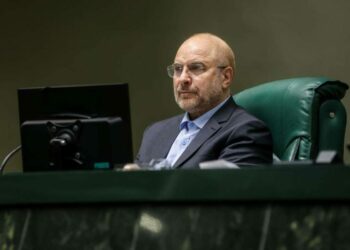 قاليباف يتوعد ترامب: القواعد الأمريكية وإسرائيل "أهداف مشروعة" والبرلمان يهتف "الموت لأمريكا" "فيديو" 2026