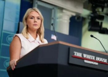 واشنطن تحث مواطنيها على مغادرة إيران فوراً.. والبيت الأبيض: ترامب لا يخشى "القوة المميتة" 2026