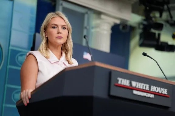 واشنطن تحث مواطنيها على مغادرة إيران فوراً.. والبيت الأبيض: ترامب لا يخشى "القوة المميتة" 1 واشنطن تحث مواطنيها على مغادرة إيران فوراً.. والبيت الأبيض: ترامب لا يخشى "القوة المميتة" 2026