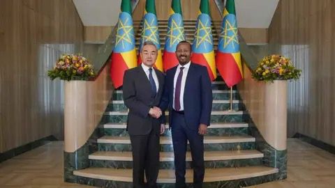 من إثيوبيا إلى الصومال.. الصين تعزز نفوذها الاقتصادي والسياسي عبر جولة دبلوماسية كبرى 1 من إثيوبيا إلى الصومال.. الصين تعزز نفوذها الاقتصادي والسياسي عبر جولة دبلوماسية كبرى 2026