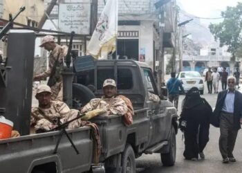 عدن في عهدة "التحالف الجديد".. تنسيق ميداني واسع بين العمالقة و"درع الوطن" يثير تساؤلات حول مستقبل الهوية العسكرية للجنوب 2026