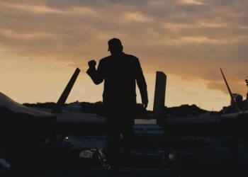 جميع الخيارات على الطاولة".. البيت الأبيض يحذر إيران من "عواقب وخيمة" وترامب يراقب تعليق الإعدامات 2026