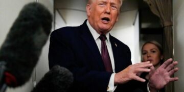 إيران : المظاهرات تدخل مرحلة خطيرة وترامب يصدر تحذيرًا عاجلا للأمريكيين في إيران " غادروا فوراً 2026