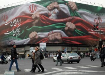 ترامب يفرض رسومًا 25٪ على أي دولة تتعامل تجاريًا مع إيران 2026