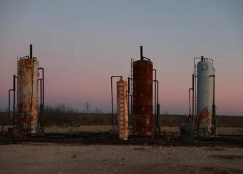 تراجع أسعار النفط عالمياً بأكثر من 3% بعد تصريحات ترامب للتهدئة مع إيران 2026