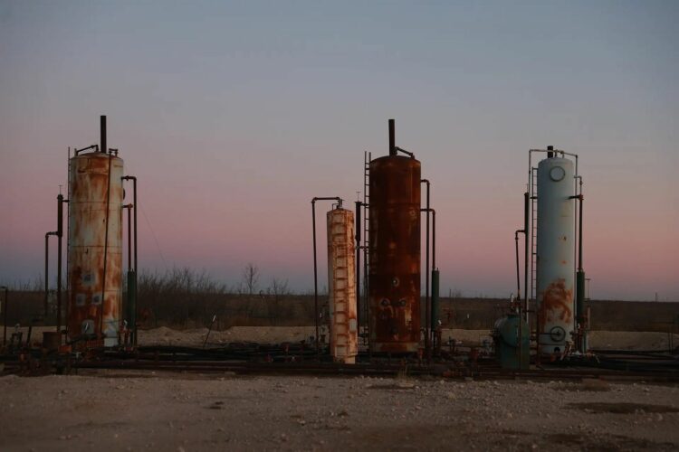 تراجع أسعار النفط عالمياً بأكثر من 3% بعد تصريحات ترامب للتهدئة مع إيران 2026