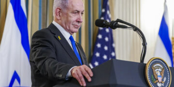 عاصفة في الشاباك: قرار نتنياهو بتعيين نائب جديد يُنذر بـ "تفكيك" الجهاز وأزمة استقالات جماعية 2026