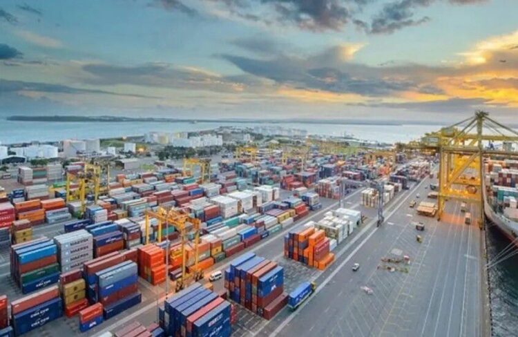 مصر تُدشّن محطة حاويات ذكية بميناء السخنة وتستقبل أول سفينة من بيروت 2026