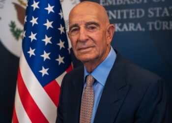 طبول الحرب في دير حافر.. هل تنجح وساطة "باراك" في نزع فتيل الانفجار بين الشرع وقسد؟ 2026