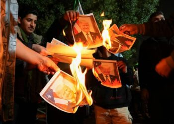 العراق : المبعوث الأمريكي يفتح ملف الأموال المهرَّبة ويهدد بالعقوبات 2026