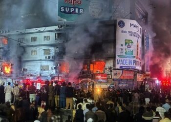 فاجعة في كراتشي.. حريق "جول بلازا" يلتهم 1200 متجر ويودي بحياة 6 أشخاص "فيديو" 2026