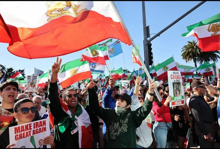 رئيس مجلس النواب الأميركي يندد بالقتل العشوائي في إيران ويطالب المجتمع الدولي بالتدخل الفوري 2026