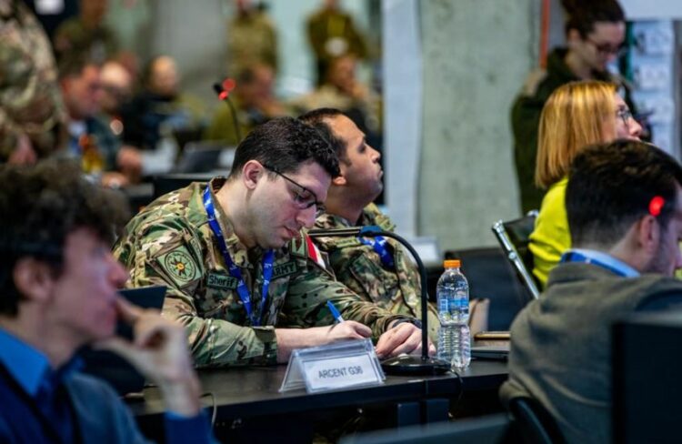 ما هى حقيقة الصور التي أظهرت ضباطًا مصريين في قاعدة أمريكي أمريكية بإسرائيل 2026