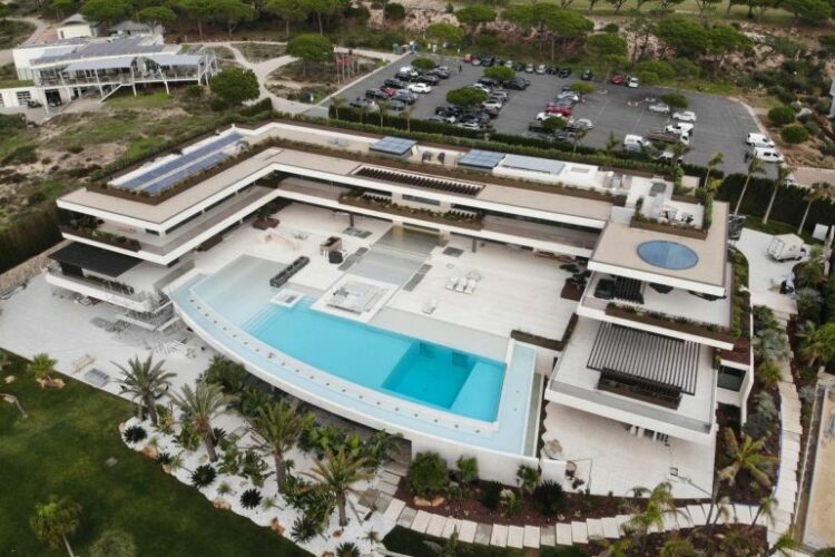 30 مليون لا تكفي للهدوء : لماذا انقلب قصر كريستيانو رونالدو البرتغال إلى عبء ثقيل؟ 2026